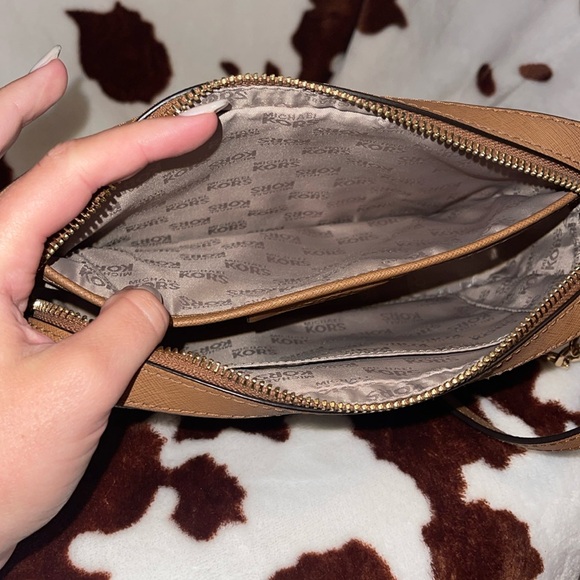 Authentic Michael Kors cross body - Picture 6 of 8